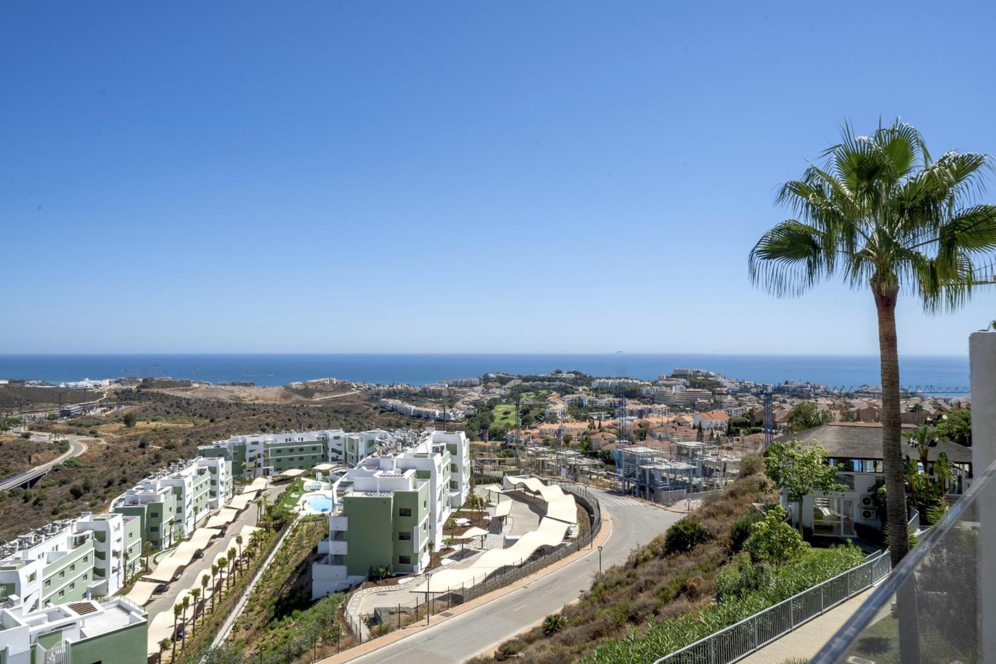 Modern 2 Bed 2 Bath La Cala Hills Apt-Sea Views - 104 Keflavík Ngoại thất bức ảnh